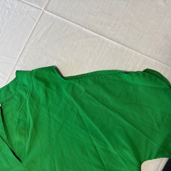 woman green blouse v neck shape size 2xl shoulder area open sleeve - Picture 2 of 4